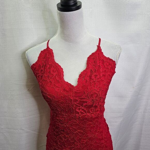 Windsor Red Lace Bodycon Dress Size Medium - Picture 3 of 8